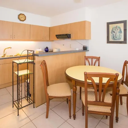 Apartment Partial Sea View Getaway *