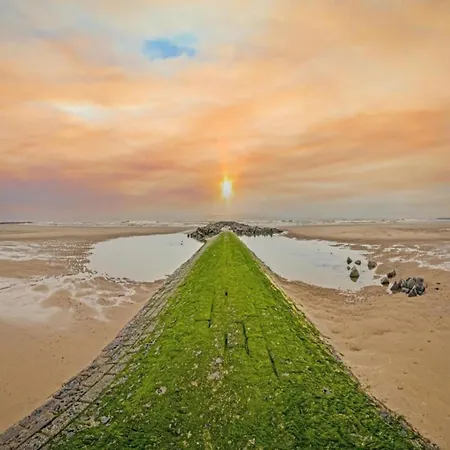 Partial Sea View Getaway Apartment Middelkerke